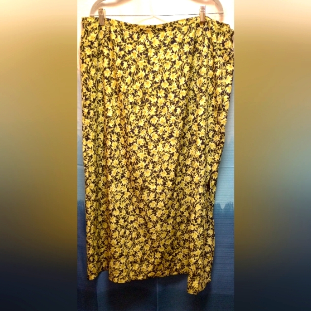 Skirt w/Side Slit